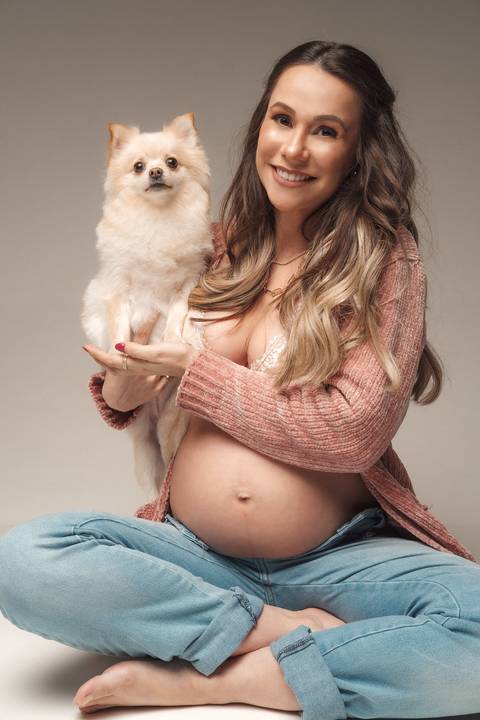 foto de gestante com cachorro'