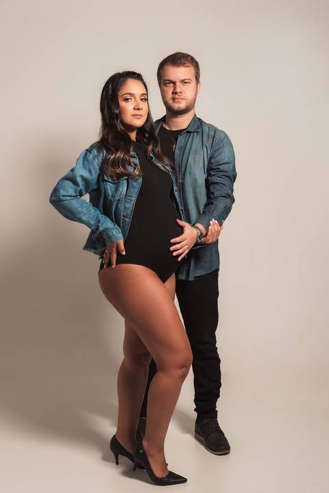 foto de gravida em estudio'