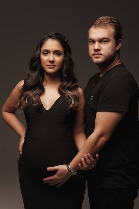 ensaio de gestante em estudio fotografico'