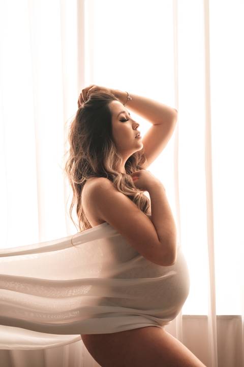 FOTO DE GESTANTE COM TECIDO '