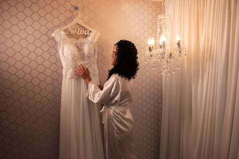 vestido de noiva com renda e bordados '