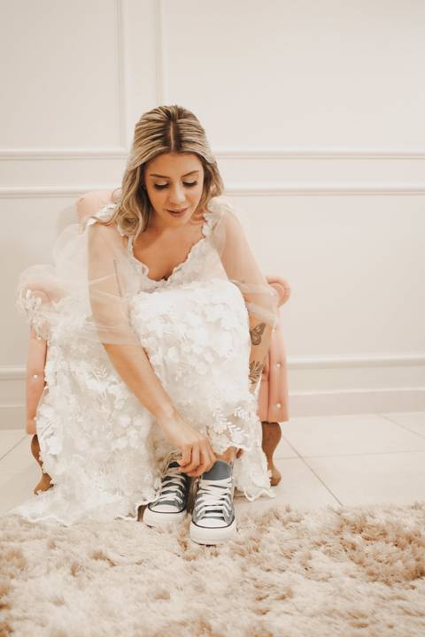 vestido de noiva e tenis de noiva'