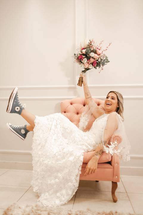 noiva estilosa com buque'