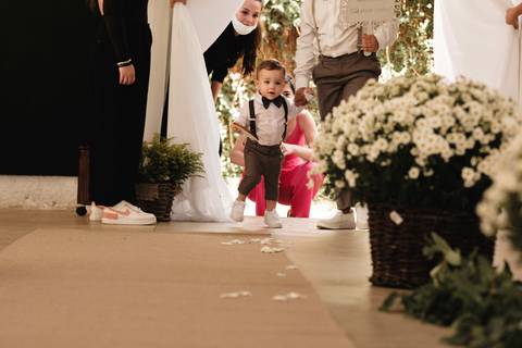 entrada do pagem com as alianças '