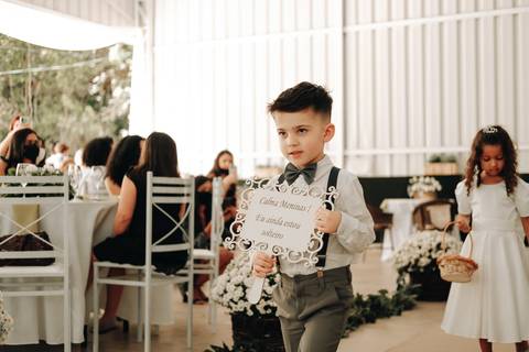 entrada de noivinho com plaquinha '