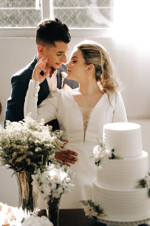 fotos na mesa de doces dos noivos '