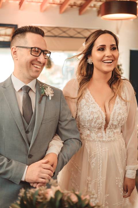 fotografia de noivos na igreja'