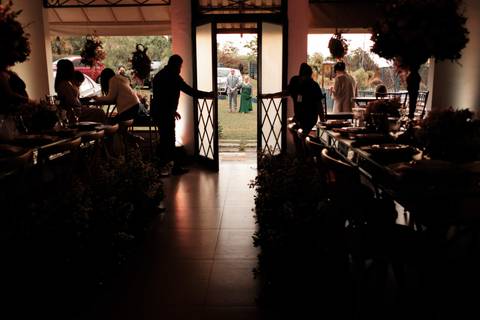 entrada do noivo na cerimonia'