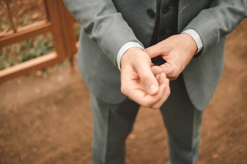 roupa para noivo ao ar livre'