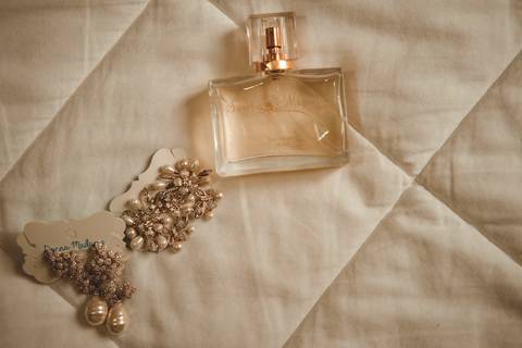perfume e acessórios de noiva'