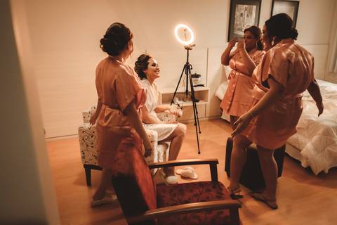 madrinhas no dia da noiva com a noiva'