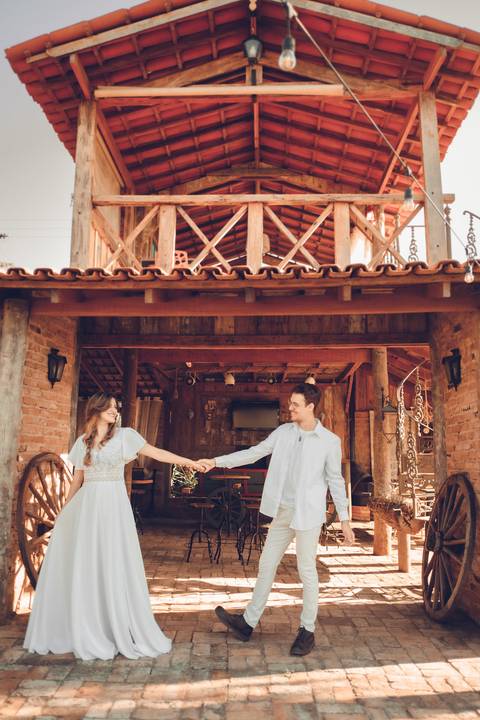 vestido para ensaio de casal branco'
