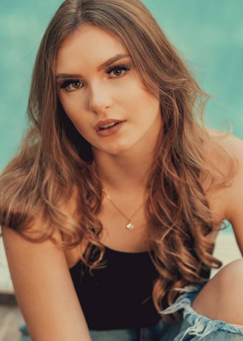 debutante na piscina'