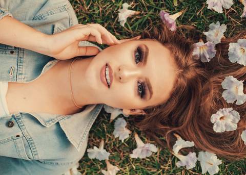 debutante com flores'