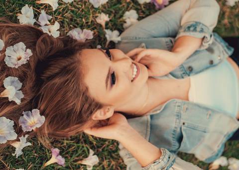 foto 15 anos com flores'