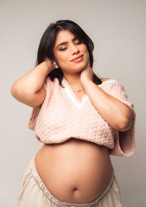 ensaio de gestante no studio'