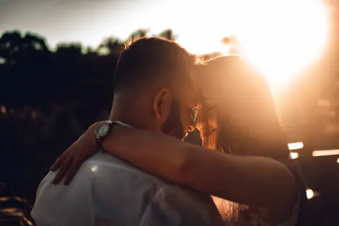 foto de casal dançando'