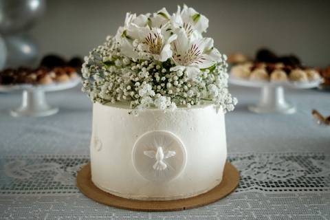 bolo com tema de batizado'