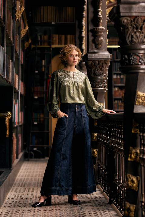 French por Maya Morikawa Somos Wa Produtora Audiovisual'