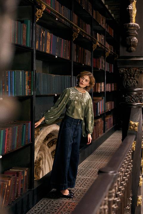 French por Maya Morikawa Somos Wa Produtora Audiovisual'