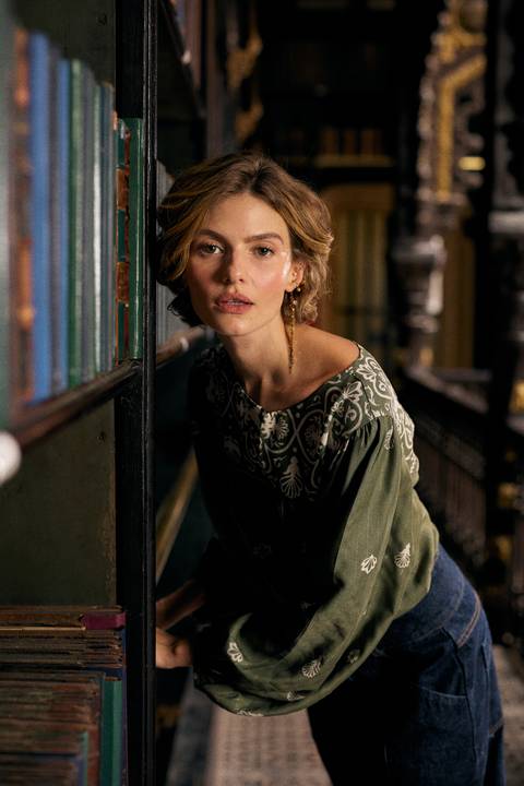 French por Maya Morikawa Somos Wa Produtora Audiovisual'