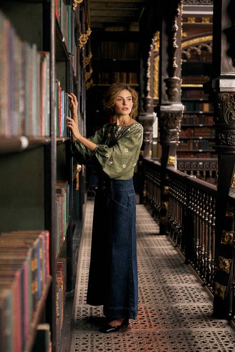 French por Maya Morikawa Somos Wa Produtora Audiovisual'