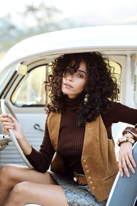 Modelo veste Criatura Vintage num ensaio clicado por Maya Morikawa em Campos do Jordão'