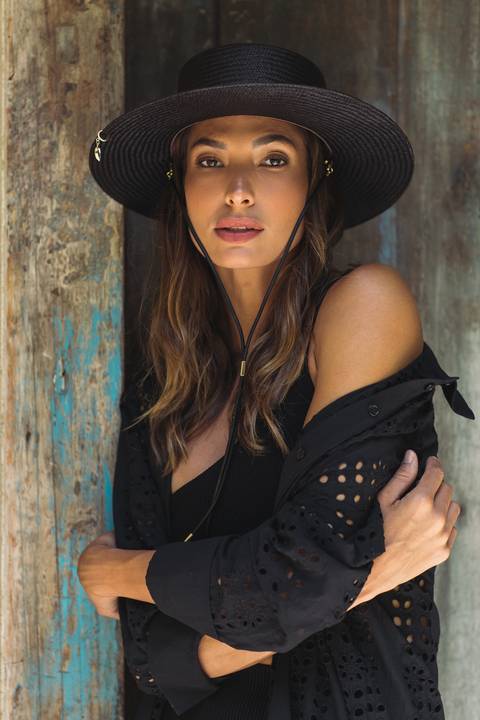 PIREI NO CHAPEU • @pireinochapeu
STYLING • Carolina B B Alves de Castro
BELEZA • Monalisa Ribeiro
MODELO • Stéphanie Friedrich Custódio
Foto de Maya Morikawa'