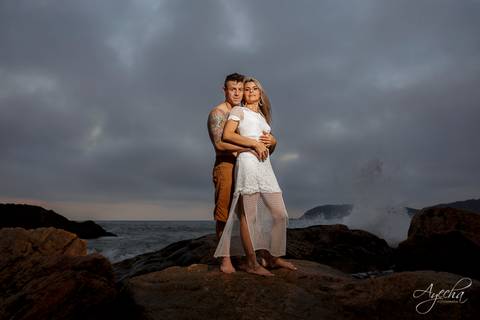 Ensaio pré wedding na praia; ensaio de casal praia; ensaio de casal curitiba; fotografia de casamento; deborah ayecha fotografia, ensaio fotografico praia santa catarina'