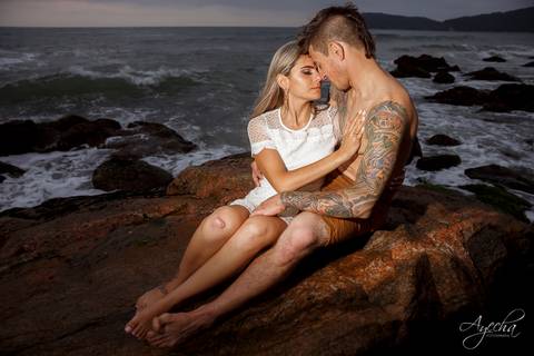 Ensaio pré wedding na praia; ensaio de casal praia; ensaio de casal curitiba; fotografia de casamento; deborah ayecha fotografia, ensaio fotografico praia santa catarina'