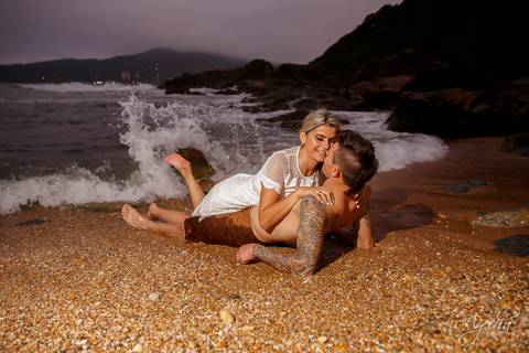 Ensaio pré wedding na praia; ensaio de casal praia; ensaio de casal curitiba; fotografia de casamento; deborah ayecha fotografia, ensaio fotografico praia santa catarina'
