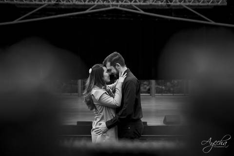Ensaio de casal; fotografia de casal; fotografia de casamento; fotografo de casamento; fotografa de casamento, noivas curitibanas; casando em curitiba; ensaio fotografico opera de arame, ensaio no parque tangua'