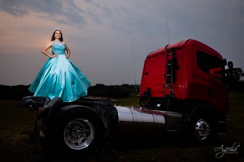 Ensaio15 anos; Debutante; 15 anos Curitiba; Fotógrafa Piraquara; Fotógrafa Curitiba; Inspiração 15 anos; Debutantes Curitiba; Festa de 15 anos; Book 15 anos; Vestidos de Debutante; Eventos Curitiba; Scania Brasil; Meus 15 anos; Ensaios Criativos; '