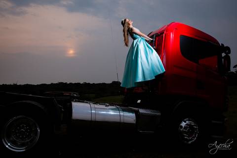 Ensaio15 anos; Debutante; 15 anos Curitiba; Fotógrafa Piraquara; Fotógrafa Curitiba; Inspiração 15 anos; Debutantes Curitiba; Festa de 15 anos; Book 15 anos; Vestidos de Debutante; Eventos Curitiba; Scania Brasil; Meus 15 anos; Ensaios Criativos; '