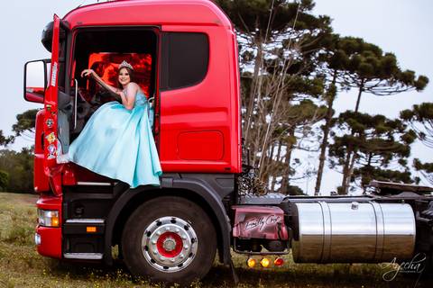 Ensaio15 anos; Debutante; 15 anos Curitiba; Fotógrafa Piraquara; Fotógrafa Curitiba; Inspiração 15 anos; Debutantes Curitiba; Festa de 15 anos; Book 15 anos; Vestidos de Debutante; Eventos Curitiba; Scania Brasil; Meus 15 anos; Ensaios Criativos; '