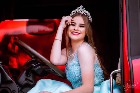 Ensaio15 anos; Debutante; 15 anos Curitiba; Fotógrafa Piraquara; Fotógrafa Curitiba; Inspiração 15 anos; Debutantes Curitiba; Festa de 15 anos; Book 15 anos; Vestidos de Debutante; Eventos Curitiba; Scania Brasil; Meus 15 anos; Ensaios Criativos; '