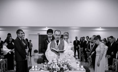 Fotografa de casamento Curitiba; Casamento Colombo; Making of da noiva; Noivas de Curitiba; Dia da noiva; Hotel Bolsi; Noiva bailarina; Vestidos de noiva; Detalhes da noiva; Casamentos Curitiba; Fotografa Piraquara; Entrada da noiva; Pai da noiva;'