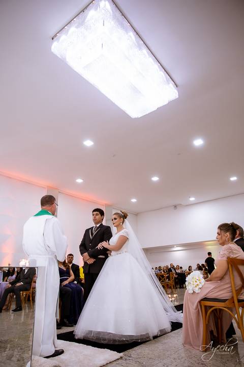 Fotografa de casamento Curitiba; Casamento Colombo; Making of da noiva; Noivas de Curitiba; Dia da noiva; Hotel Bolsi; Noiva bailarina; Vestidos de noiva; Detalhes da noiva; Casamentos Curitiba; Fotografa Piraquara; Cerimonia Religiosa;'