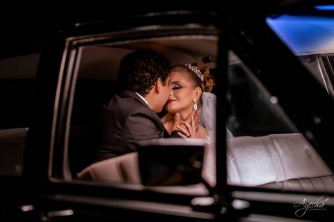 Fotografa de casamento Curitiba; Casamento Colombo; Making of da noiva; Noivas de Curitiba; Dia da noiva; Hotel Bolsi; Noiva bailarina; Vestidos de noiva; Detalhes da noiva; Casamentos Curitiba; Fotografa Piraquara; Cerimonia Religiosa;'