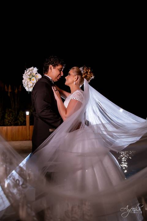 Fotografa de casamento Curitiba; Casamento Colombo; Making of da noiva; Noivas de Curitiba; Dia da noiva; Hotel Bolsi; Noiva bailarina; Vestidos de noiva; Detalhes da noiva; Casamentos Curitiba; Fotografa Piraquara; Cerimonia Religiosa;'