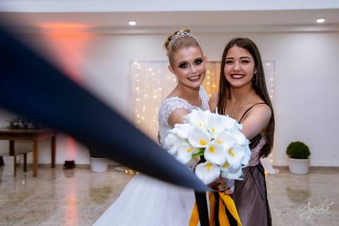 Fotografa de casamento Curitiba; Casamento Colombo; Making of da noiva; Noivas de Curitiba; Dia da noiva; Hotel Bolsi; Noiva bailarina; Vestidos de noiva; Detalhes da noiva; Casamentos Curitiba; Fotografa Piraquara; Festa de casamento; Dança dos noivos;'