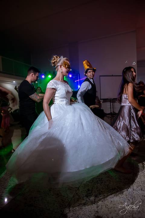 Fotografa de casamento Curitiba; Casamento Colombo; Making of da noiva; Noivas de Curitiba; Dia da noiva; Hotel Bolsi; Noiva bailarina; Vestidos de noiva; Detalhes da noiva; Casamentos Curitiba; Fotografa Piraquara; Festa de casamento; Dança dos noivos;'