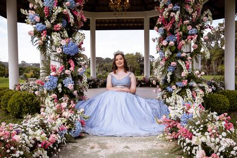 Ensaio de 15 anos; 15 anos Curitiba; Fotografa de debutantes; Inspirações de 15 anos; Chácara Ienkot; Fotografa São José dos Pinhais; Ensaio dos sonhos; Vestidos de Debutante; Fotografa Piraquara; Ensaio externo; Meus 15 anos; Ensaio romântico;'