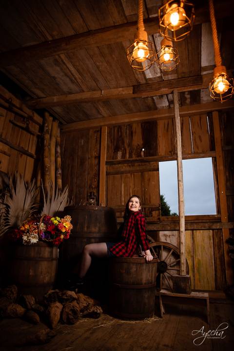 Ensaio de 15 anos; 15 anos Curitiba; Fotografa de debutantes; Inspirações de 15 anos; Chácara Ienkot; Fotografa São José dos Pinhais; Ensaio dos sonhos; Vestidos de Debutante; Fotografa Piraquara; Meus 15 anos; Ensaio Rustico; Debutantes Curitiba; Celeiro'