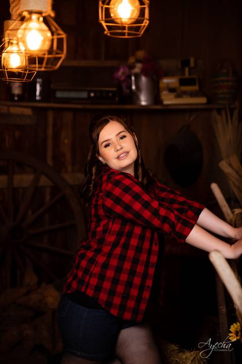 Ensaio de 15 anos; 15 anos Curitiba; Fotografa de debutantes; Inspirações de 15 anos; Chácara Ienkot; Fotografa São José dos Pinhais; Ensaio dos sonhos; Vestidos de Debutante; Fotografa Piraquara; Meus 15 anos; Ensaio Rustico; Debutantes Curitiba; Celeiro'