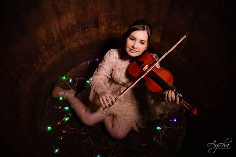 Ensaio de 15 anos; 15 anos Curitiba; Fotografa de debutantes; Inspirações de 15 anos; Chácara Ienkot; Fotografa São José dos Pinhais; Ensaio dos sonhos; Vestidos de Debutante; Fotografa Piraquara; Meus 15 anos; debutante violino; Ensaio celeiro; Rustico;'