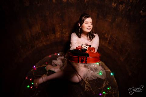 Ensaio de 15 anos; 15 anos Curitiba; Fotografa de debutantes; Inspirações de 15 anos; Chácara Ienkot; Fotografa São José dos Pinhais; Ensaio dos sonhos; Vestidos de Debutante; Fotografa Piraquara; Meus 15 anos; debutante violino; Ensaio celeiro; Rustico;'