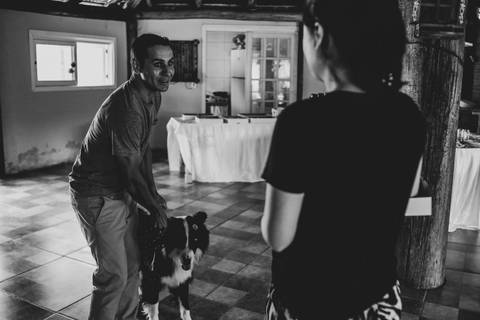 cachorro do Noivo chegando ao local do casamento'