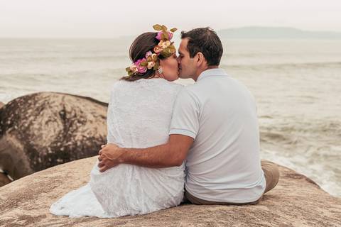 fotos do casal de costas se beijando'