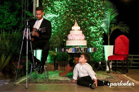 15 anos musica ao vivo,homenagem com violão,crianças de terno,bolo 15 anos,Gravataí-RS '